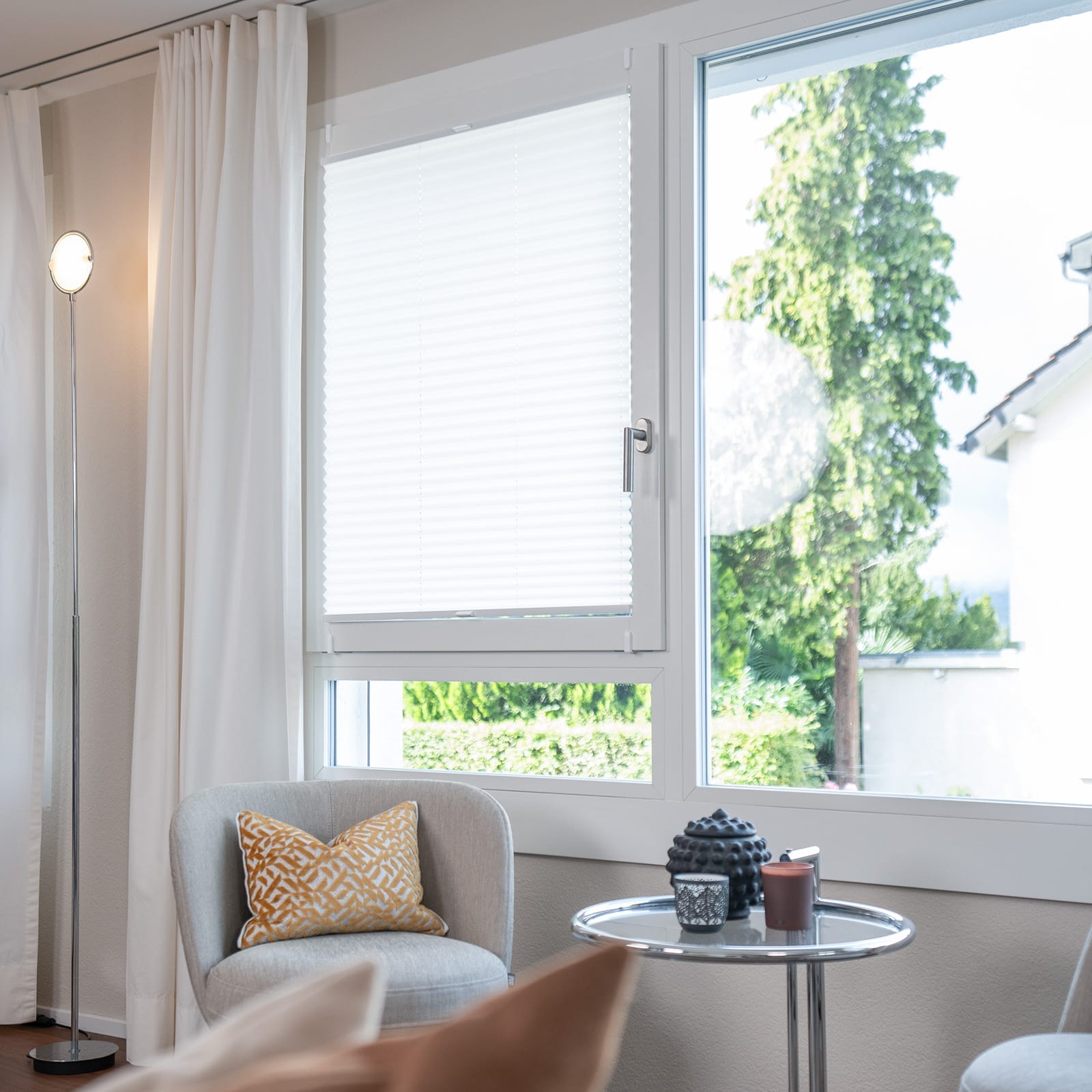 bodentiefe fenster dekorieren ohne gardinen